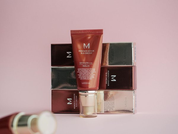 Transformez Votre Garde-Robe Professionnelle avec des Foulards en Soie : Astuces de Mode et Secrets Dévoilés !